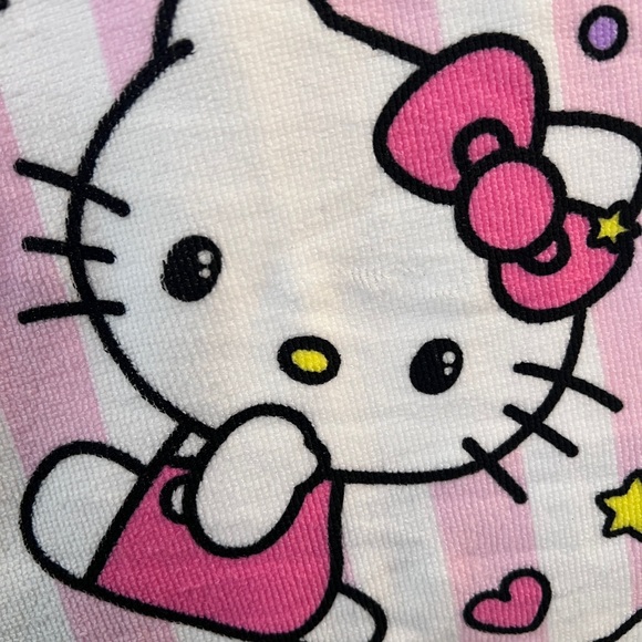 Hello Kitty Beach Towel - Picture 4 of 7